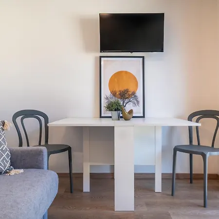 Lumos - The Center Apartman *