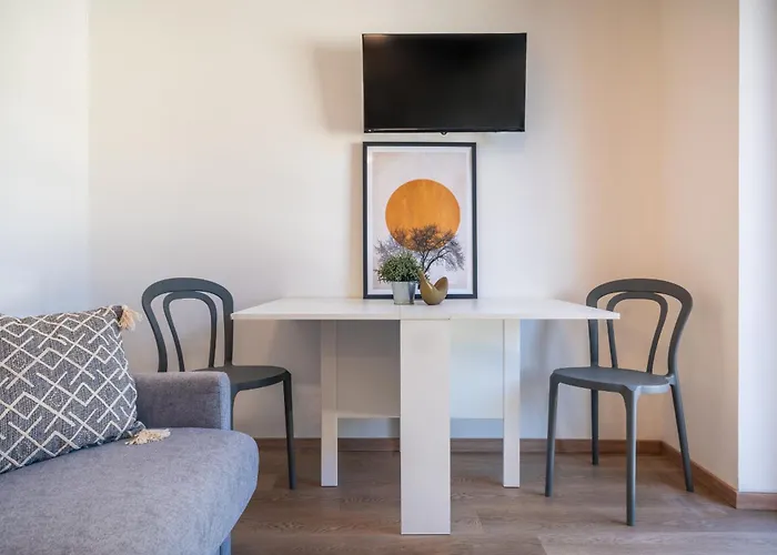 Lumos - The Center Apartment *